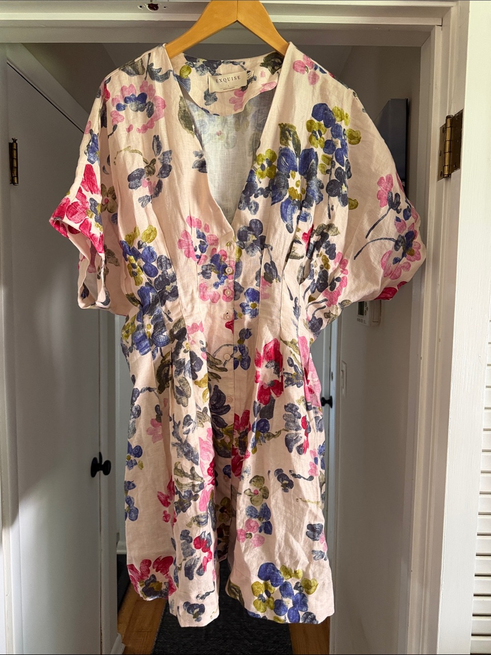 Exquise Floral V-Neck Mini Dress in Blush Pink